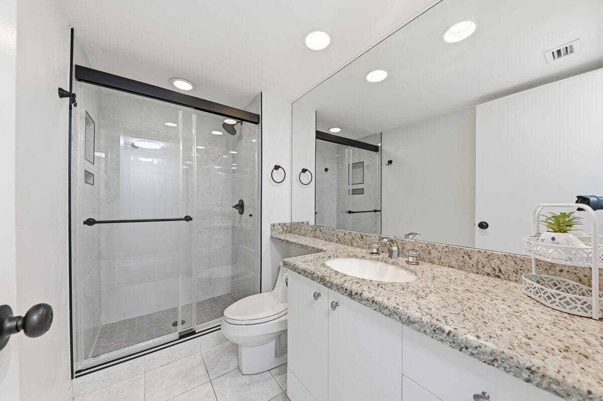 5420 N Ocean Drive 1702 photo 19
