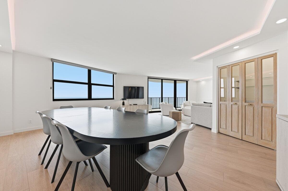 5420 N Ocean Drive 1702 photo 8