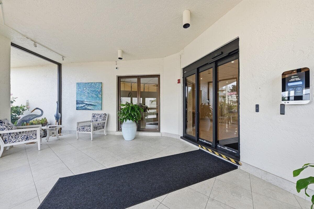 5420 N Ocean Drive 1702 photo 25