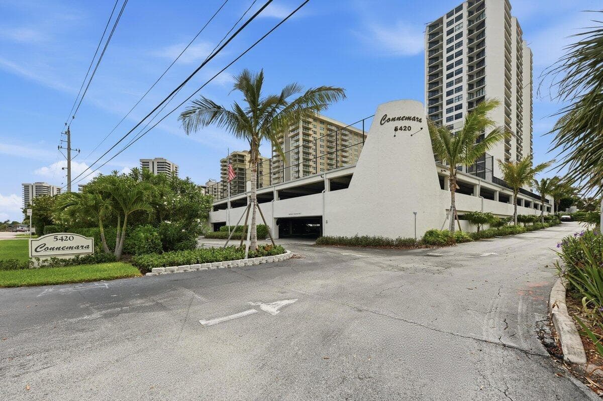 5420 N Ocean Drive 1702 photo 21