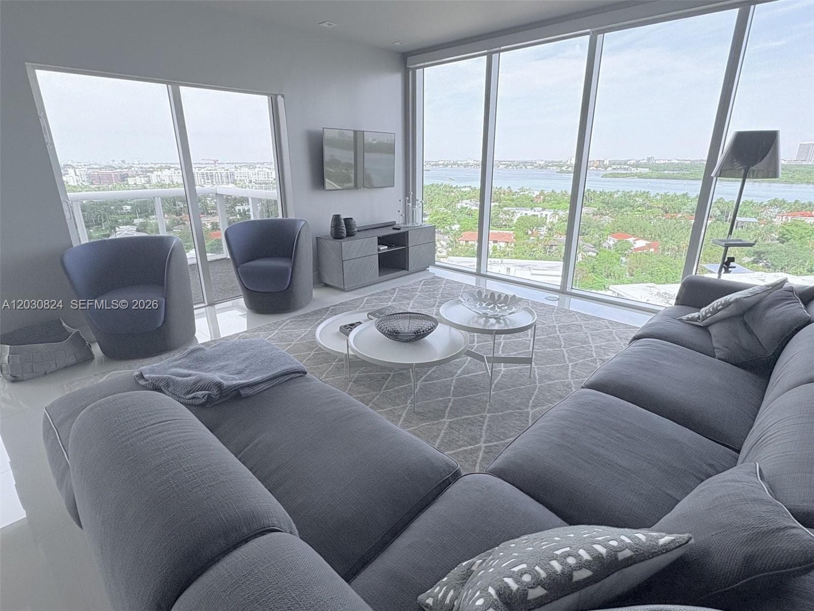 10275 Collins Ave 1522 photo 3