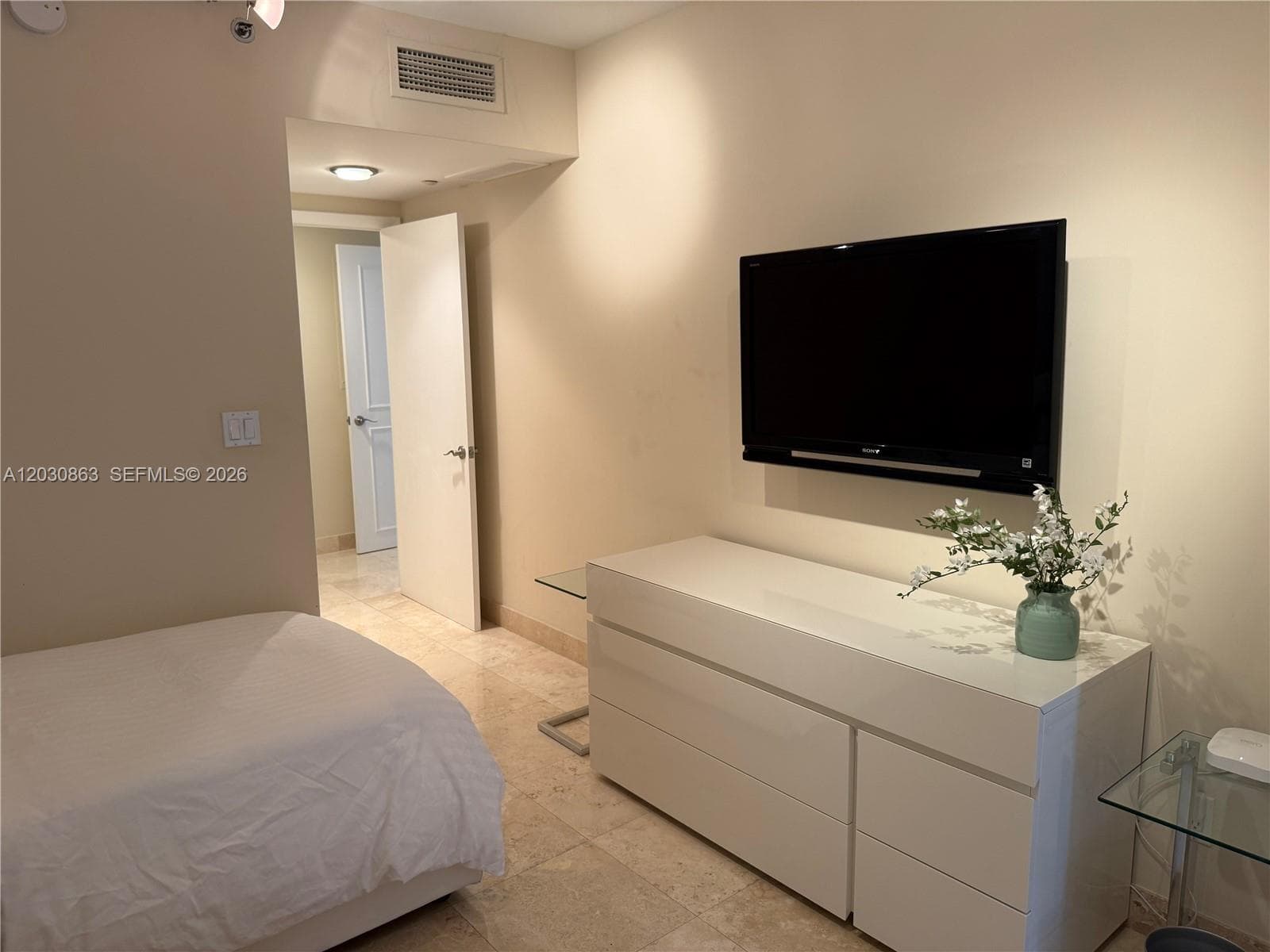 7000 Island Blvd 2403 photo 13