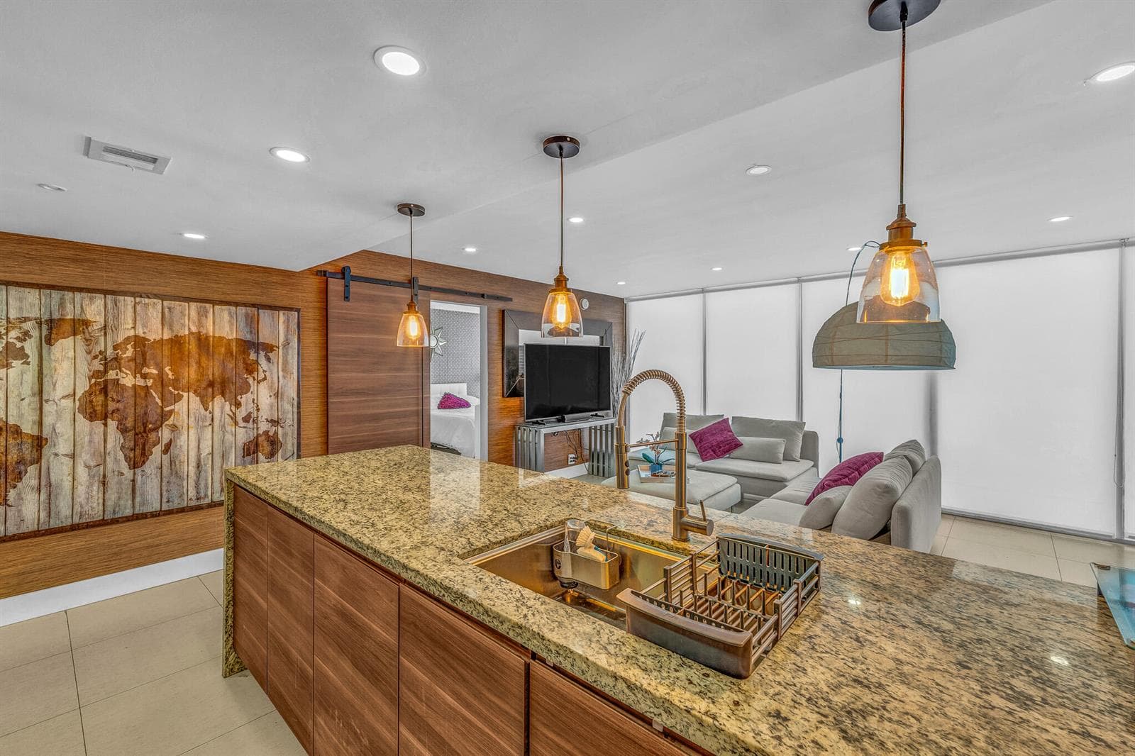 7601 E Treasure Drive 416 photo 2