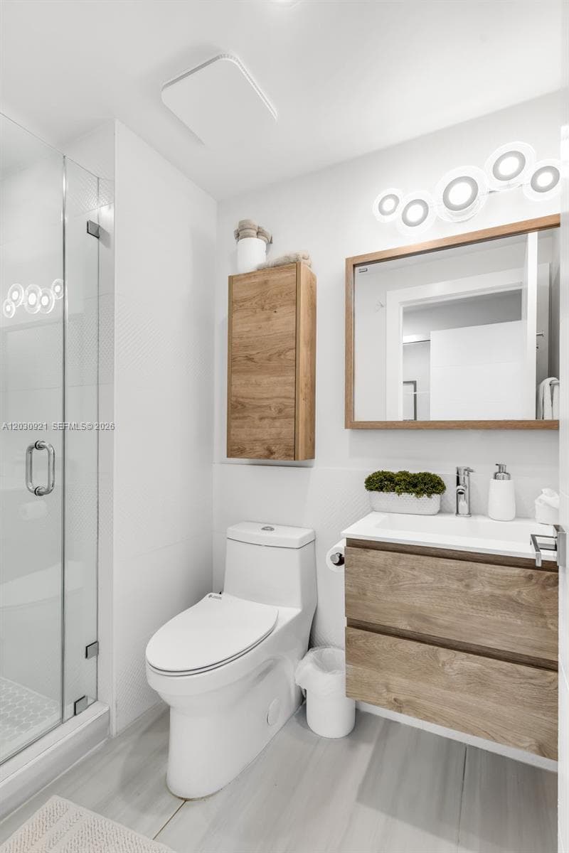 1500 OCEAN DR 707 photo 17