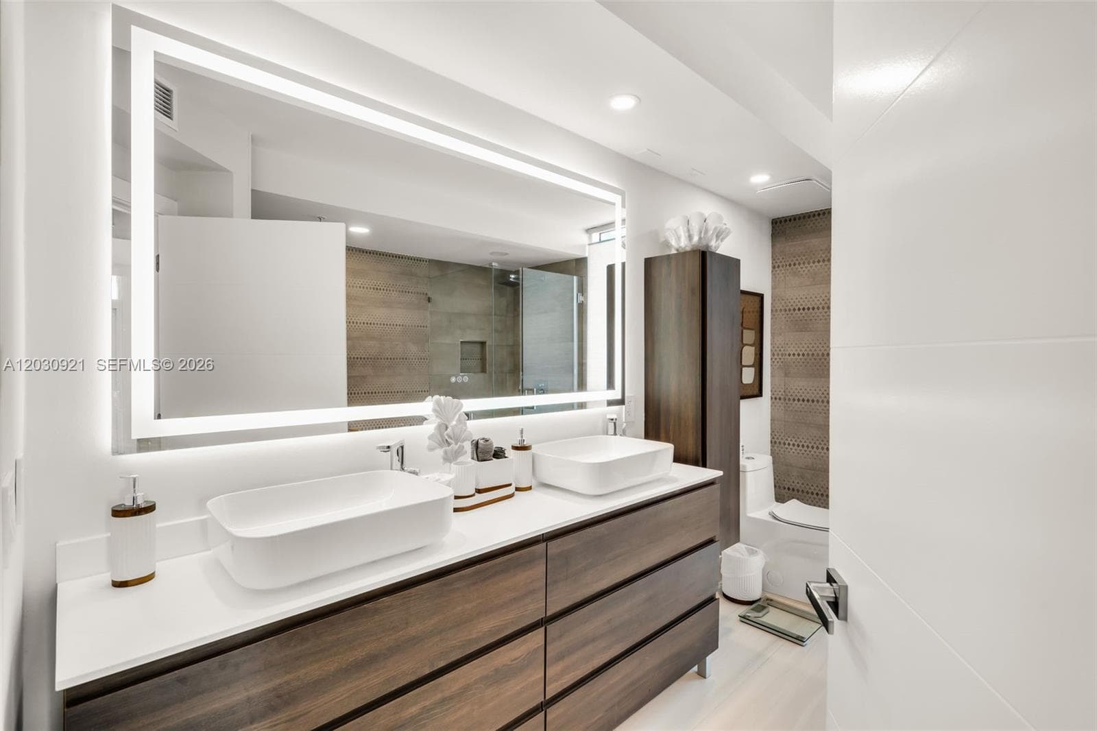 1500 OCEAN DR 707 photo 22