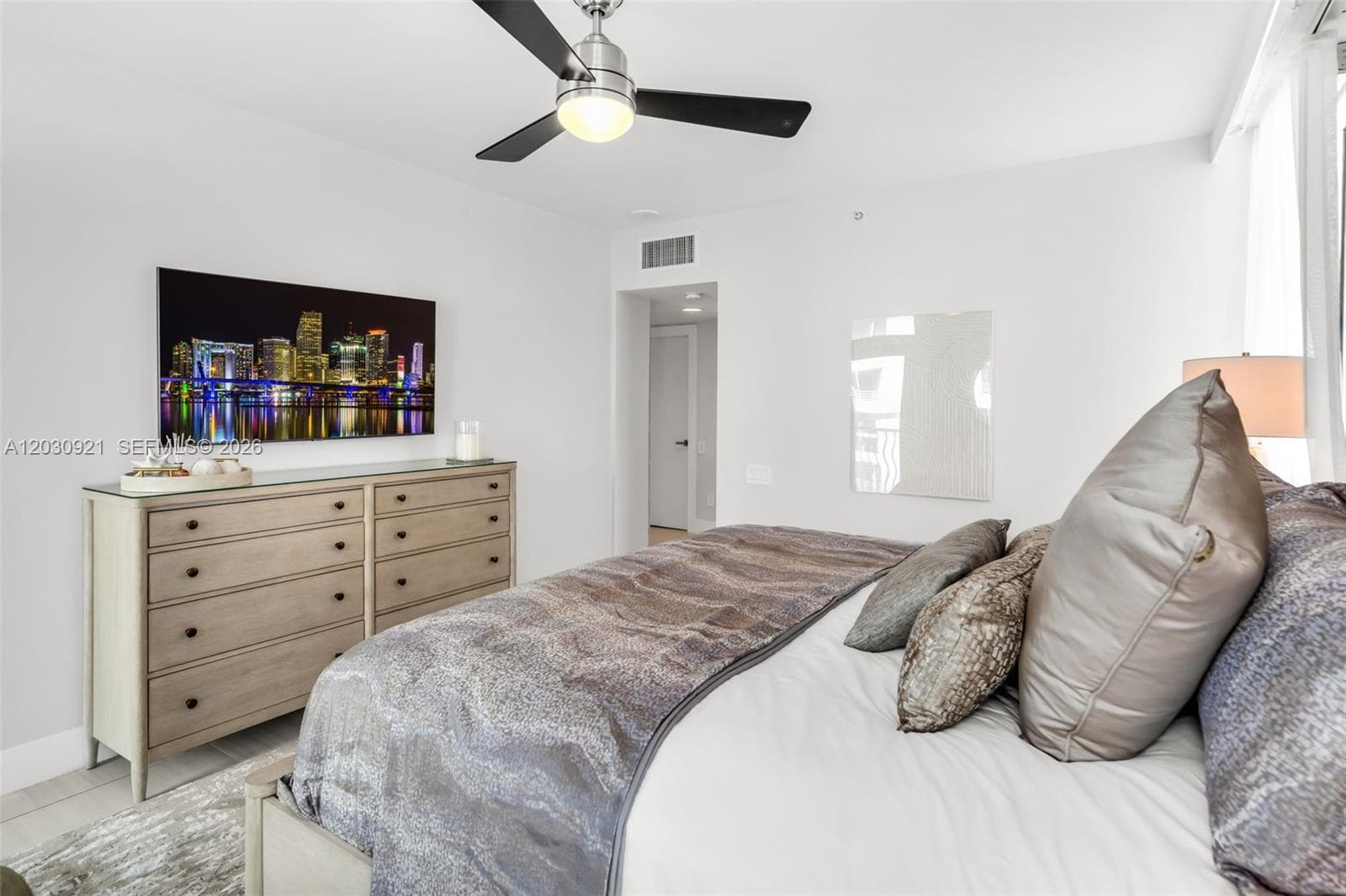 1500 OCEAN DR 707 photo 20