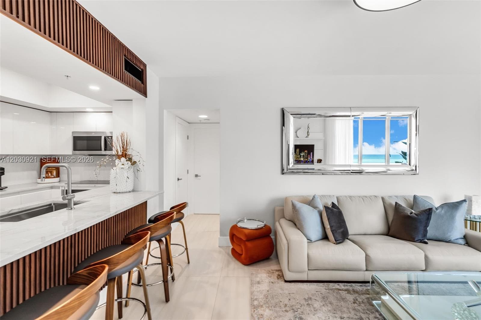 1500 OCEAN DR 707 photo 4