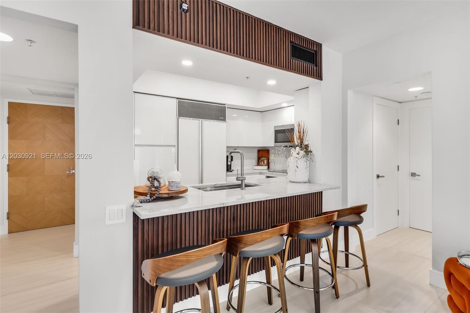1500 OCEAN DR 707 photo 8
