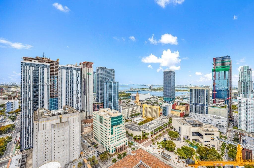 225 N Miami Ave 3507 photo 2