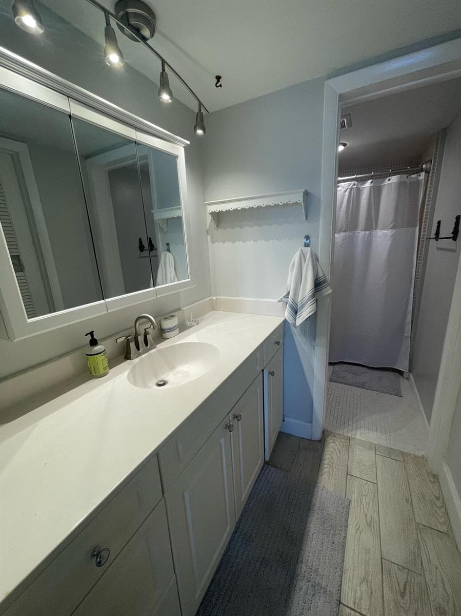 410 Wilma Circle 103 photo 23