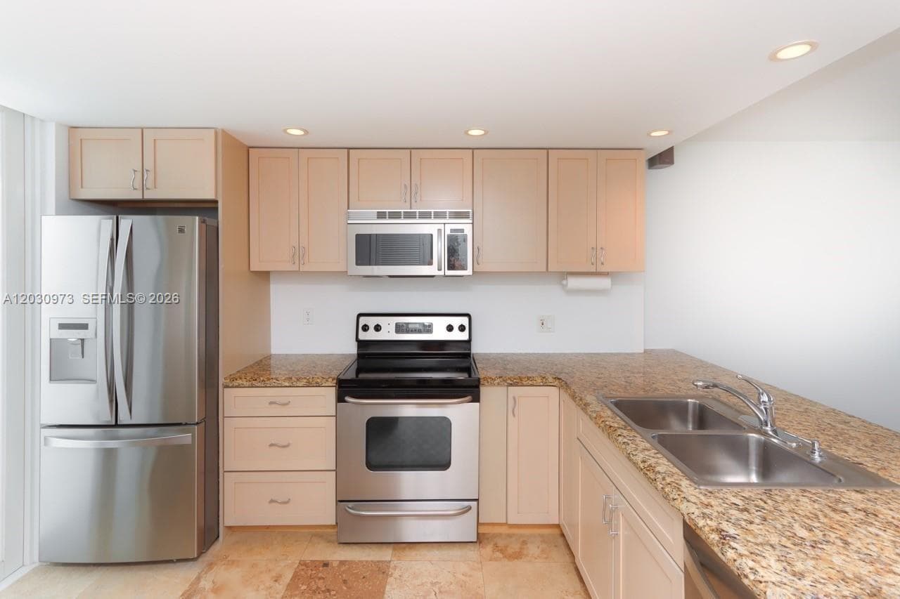 1670 Lincoln Ct 7D photo 6