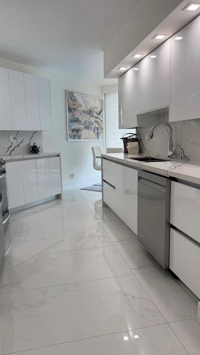 16425 Collins Avenue 2514 photo 9