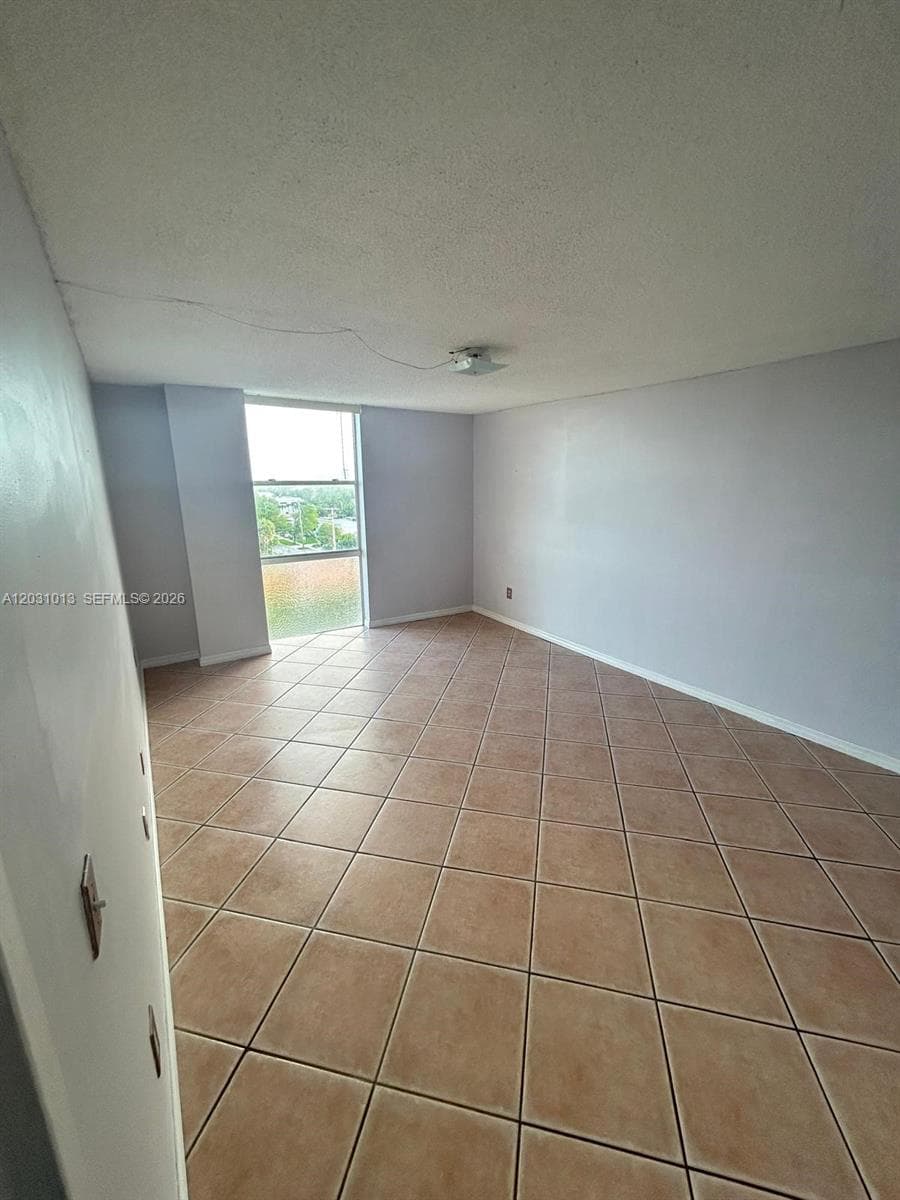 2350 NE 135th St 706 photo 5