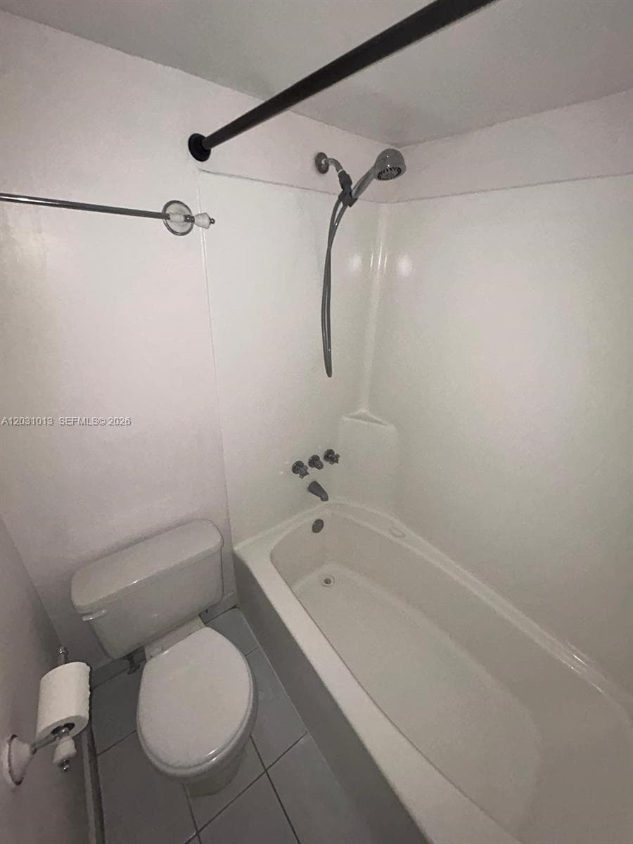 2350 NE 135th St 706 photo 8