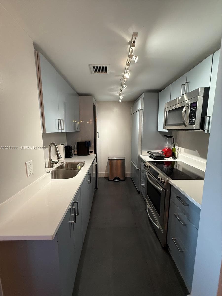 10275 Collins Ave 921 photo 4