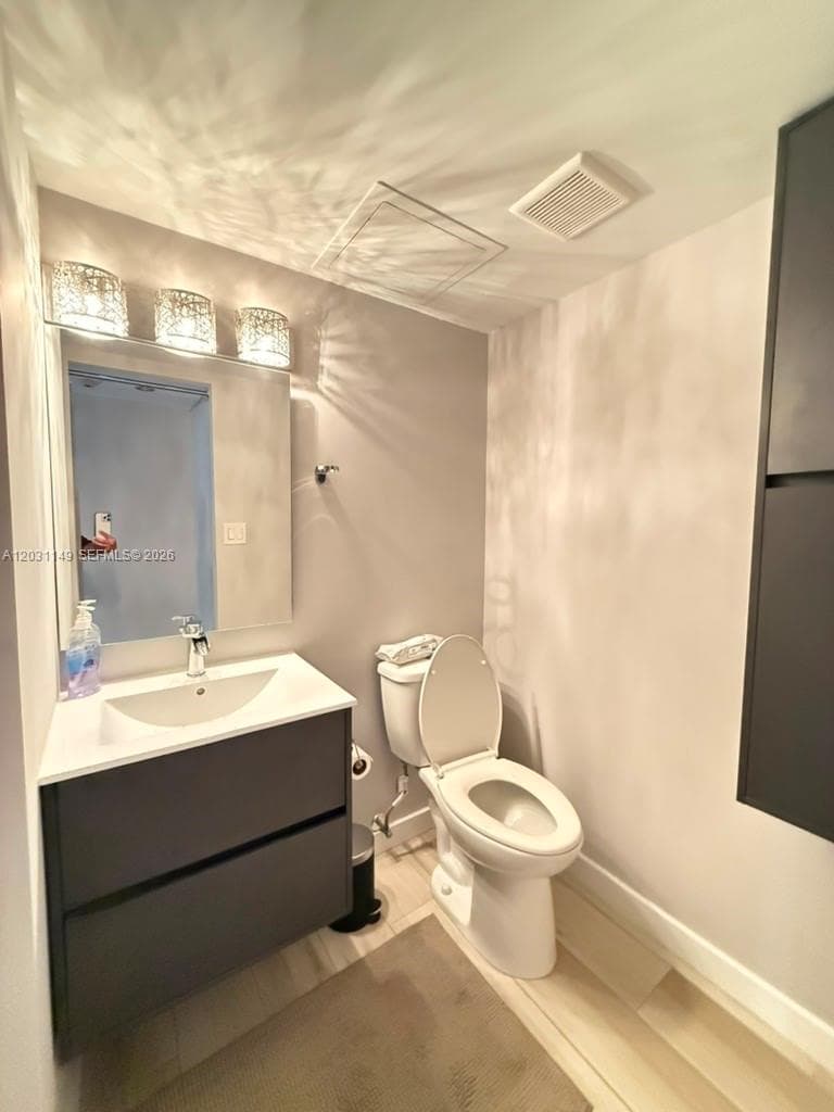 100 Bayview Dr 912 photo 11