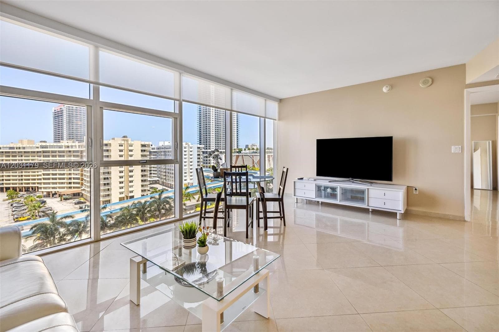 1830 S Ocean Dr 907 photo 2