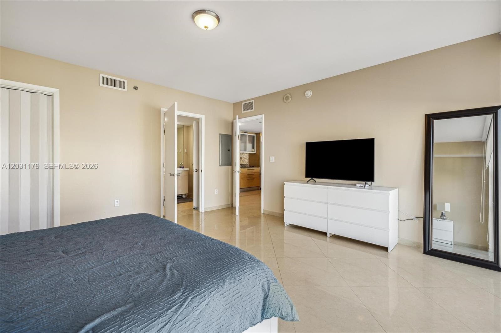 1830 S Ocean Dr 907 photo 13