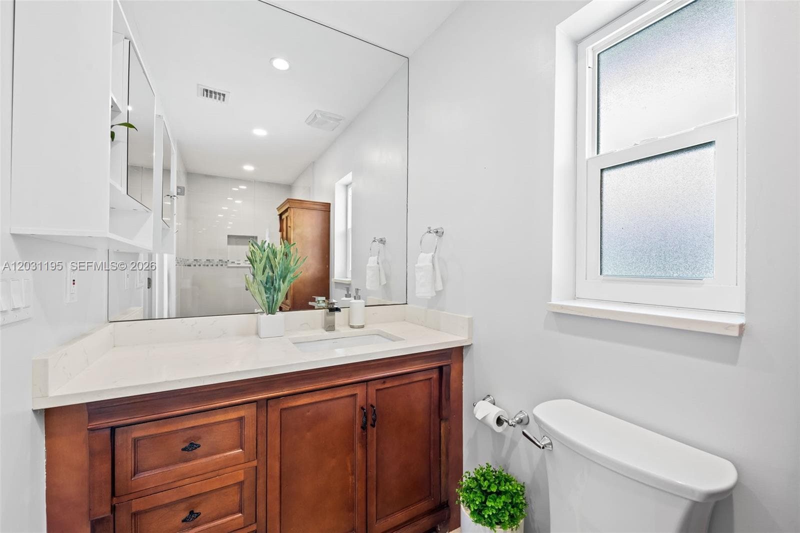 370 SE 12th Ave photo 25