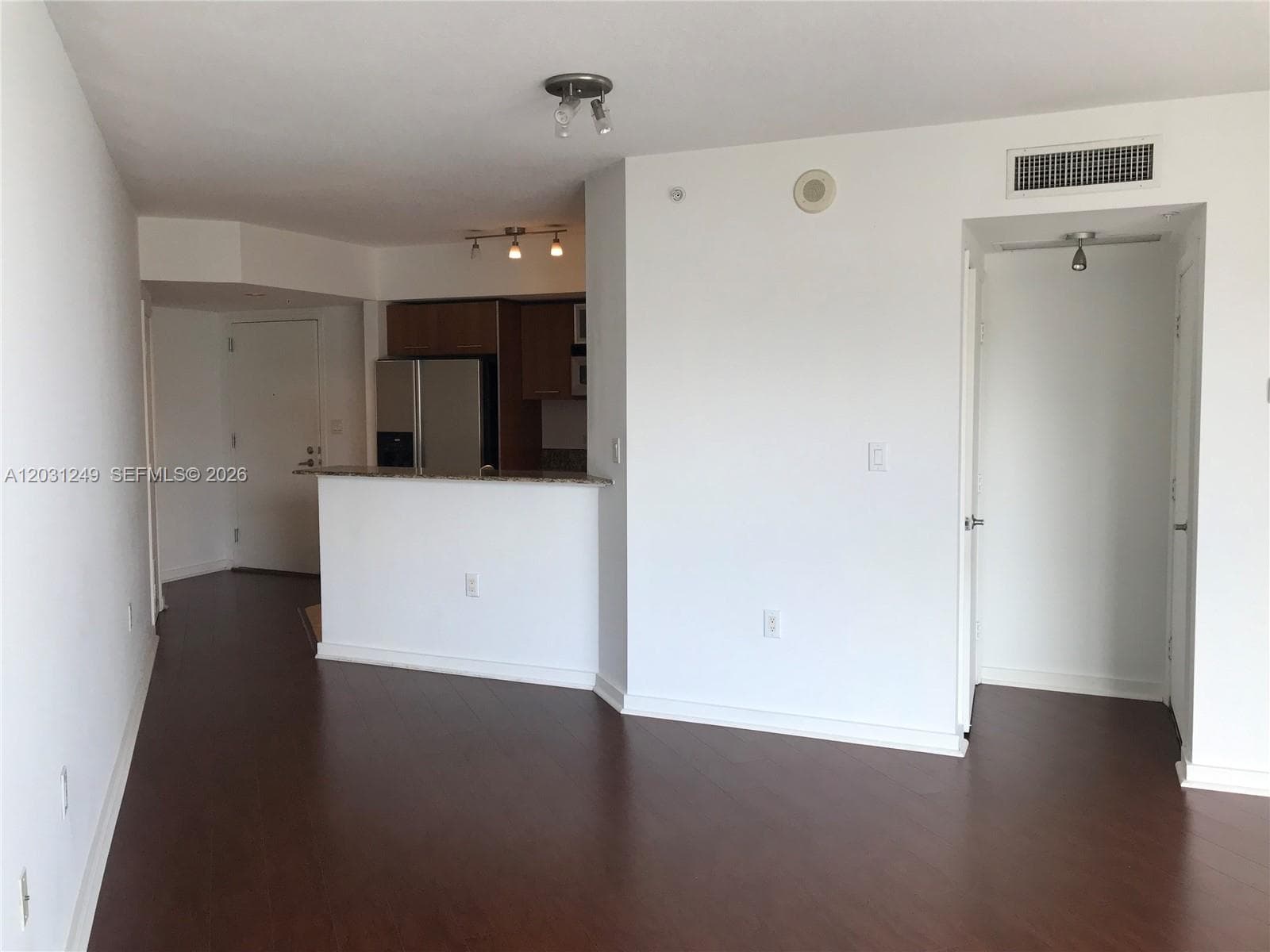 9055 SW 73rd Ct 1604 photo 4