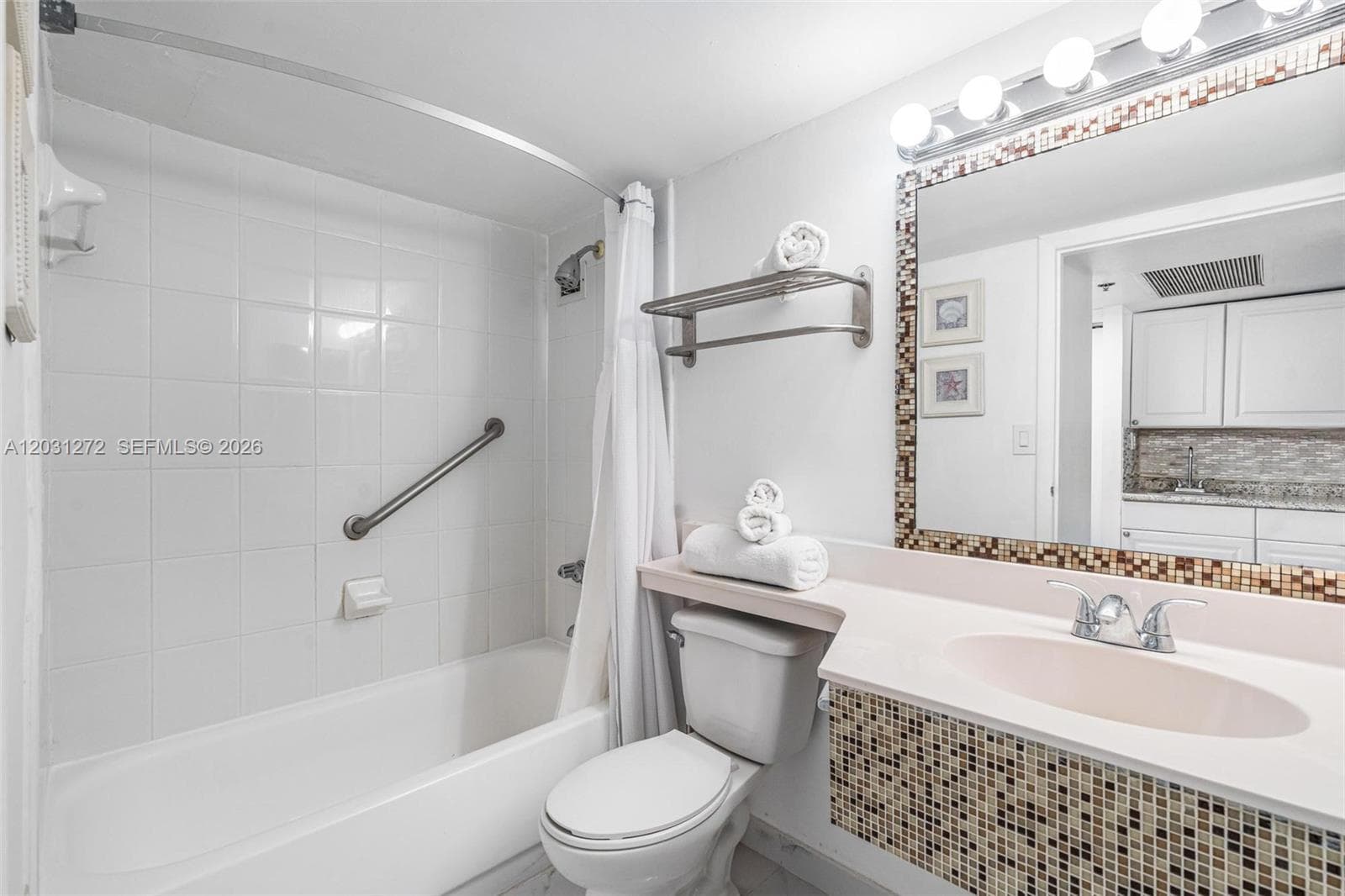 19201 Collins Ave 104 photo 5