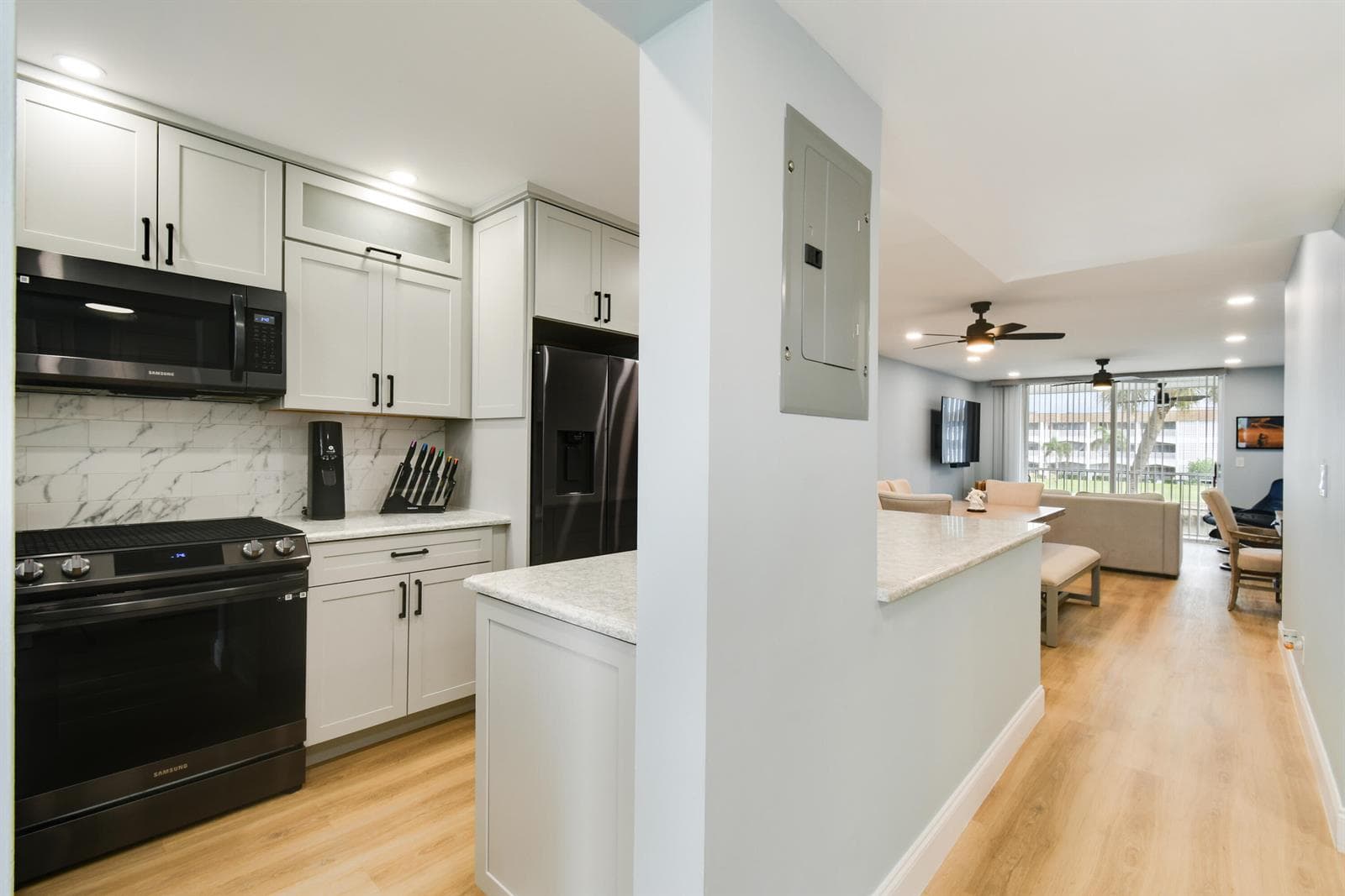100 Paradise Harbour Boulevard 211 photo 4