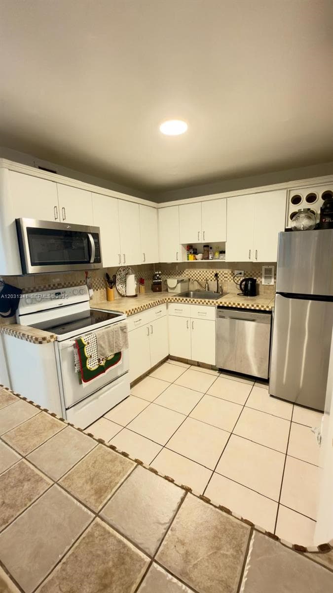 5555 Collins Ave 16W photo 4