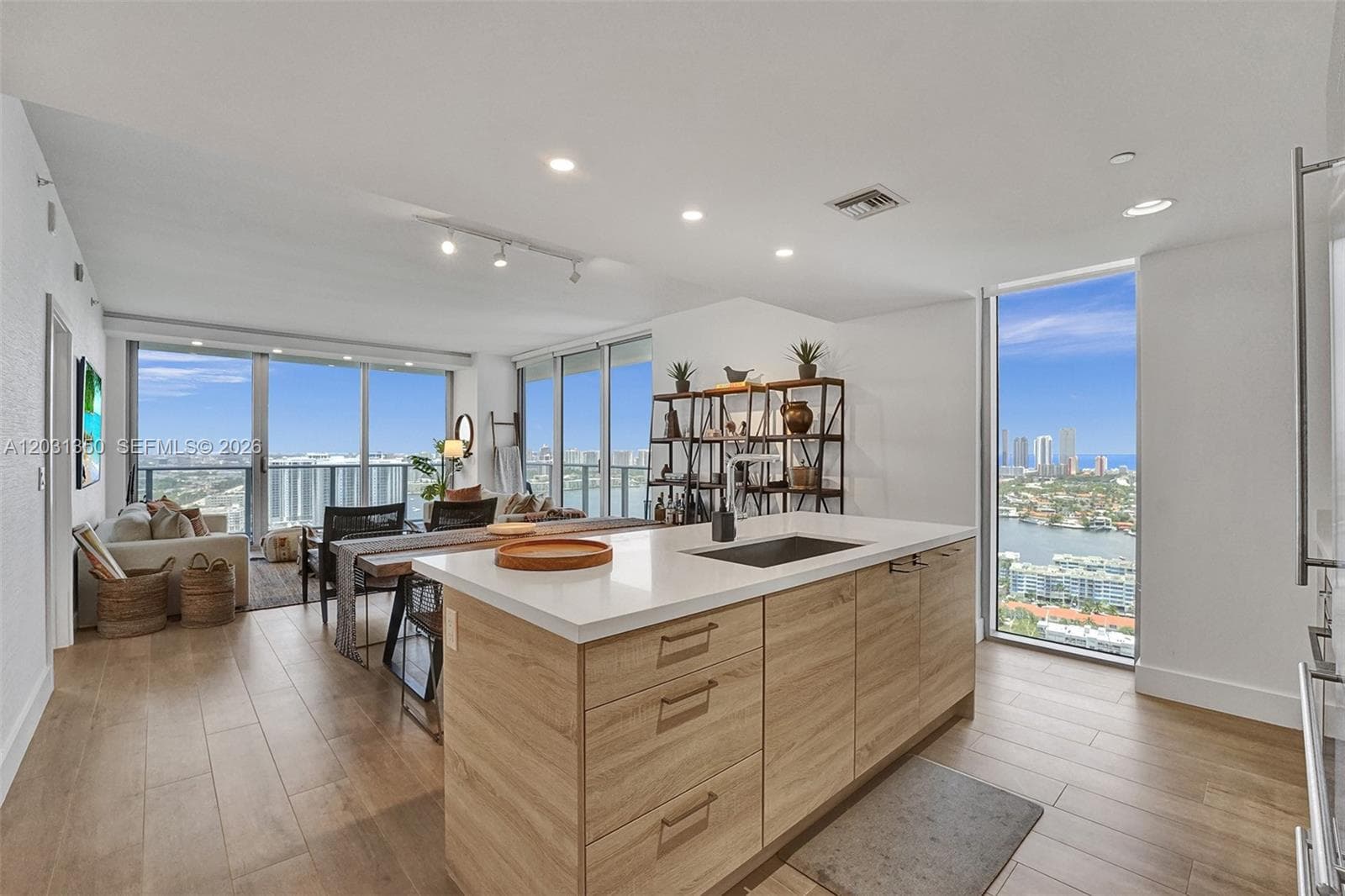 16385 Biscayne Blvd 3107 photo 6