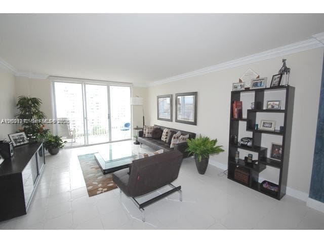 2851 NE 183 St 1014E photo 1