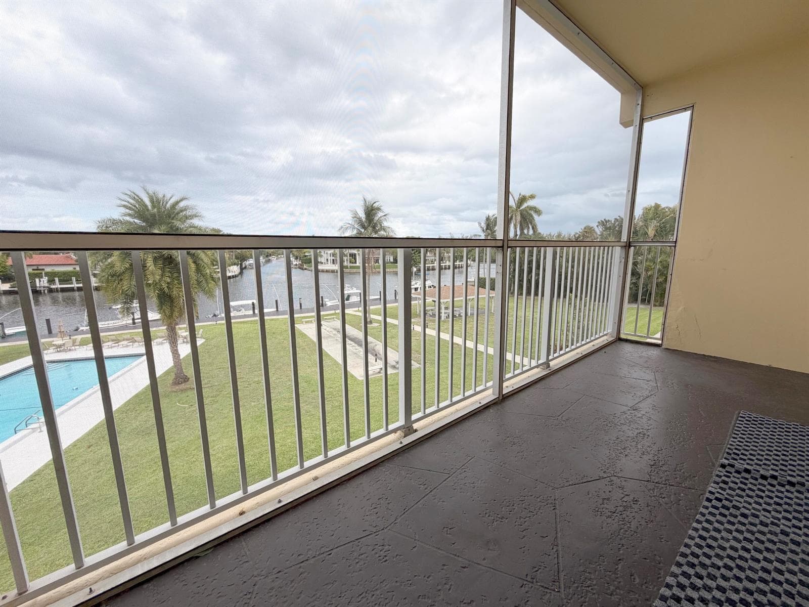 230 N Federal Highway 305 photo 6