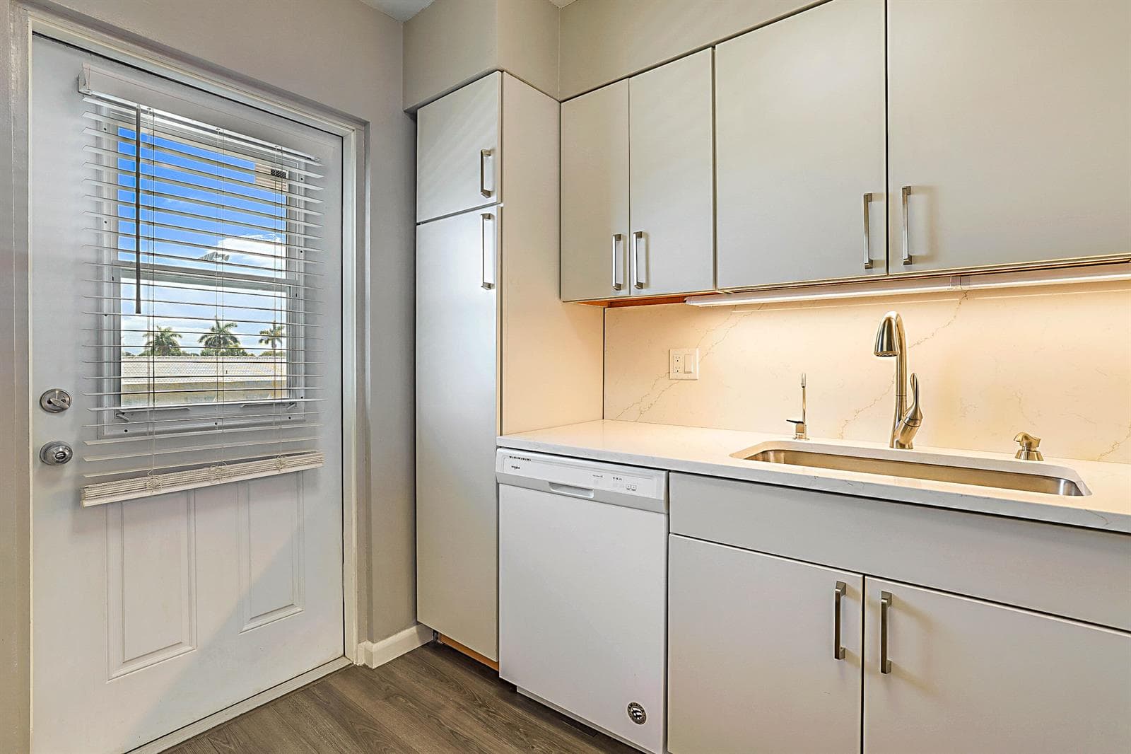 230 N Federal Highway 305 photo 16