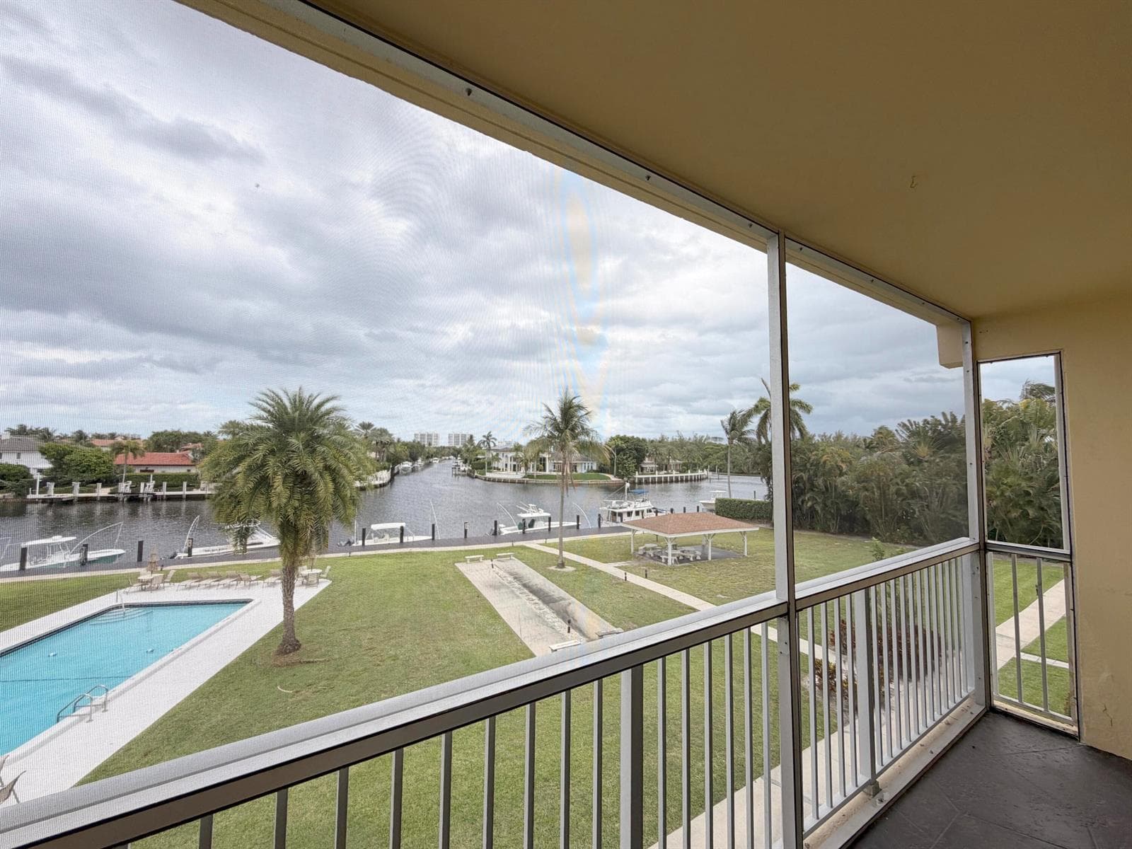 230 N Federal Highway 305 photo 7