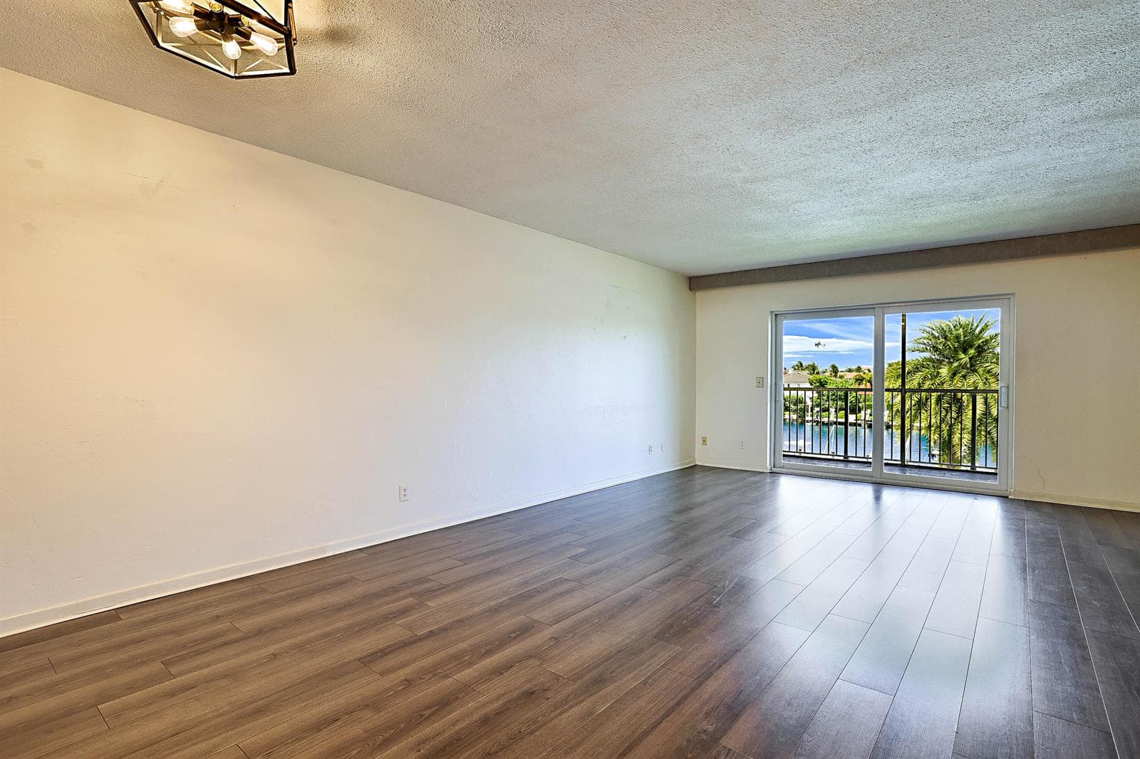 230 N Federal Highway 305 photo 3