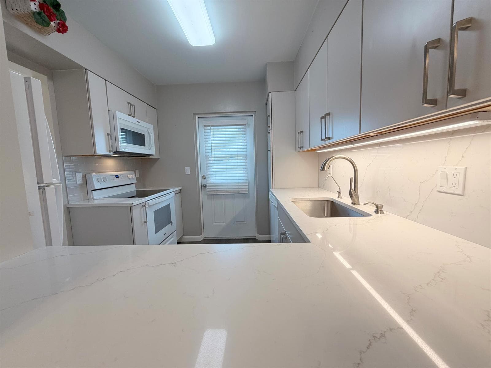 230 N Federal Highway 305 photo 3