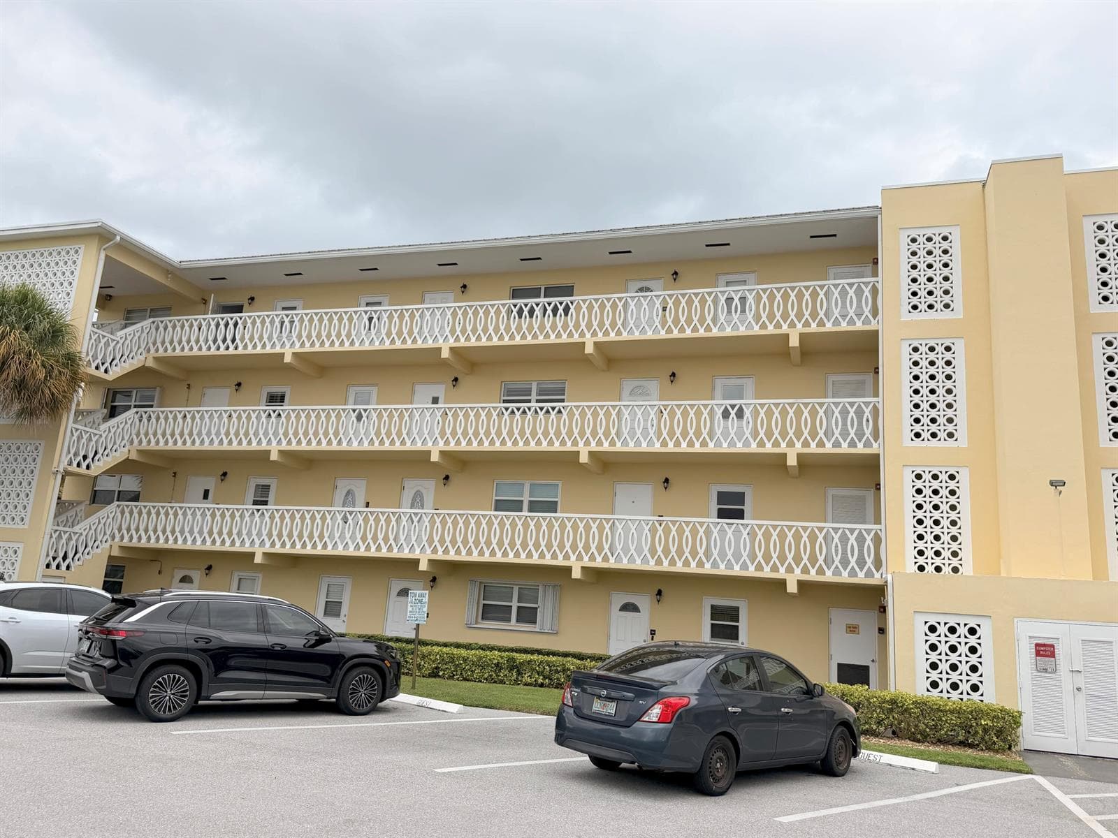 230 N Federal Highway 305 photo 1