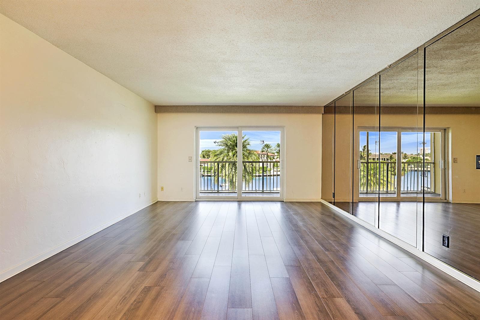 230 N Federal Highway 305 photo 5