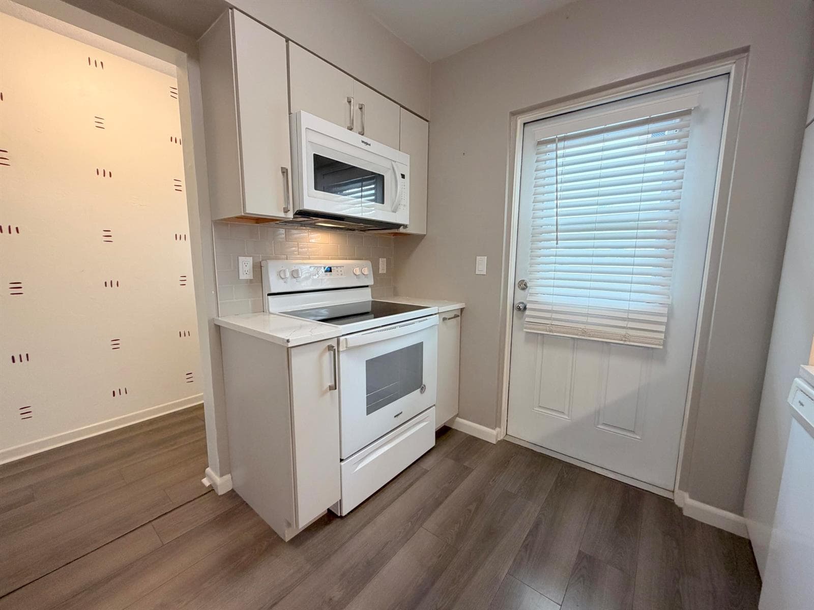 230 N Federal Highway 305 photo 5