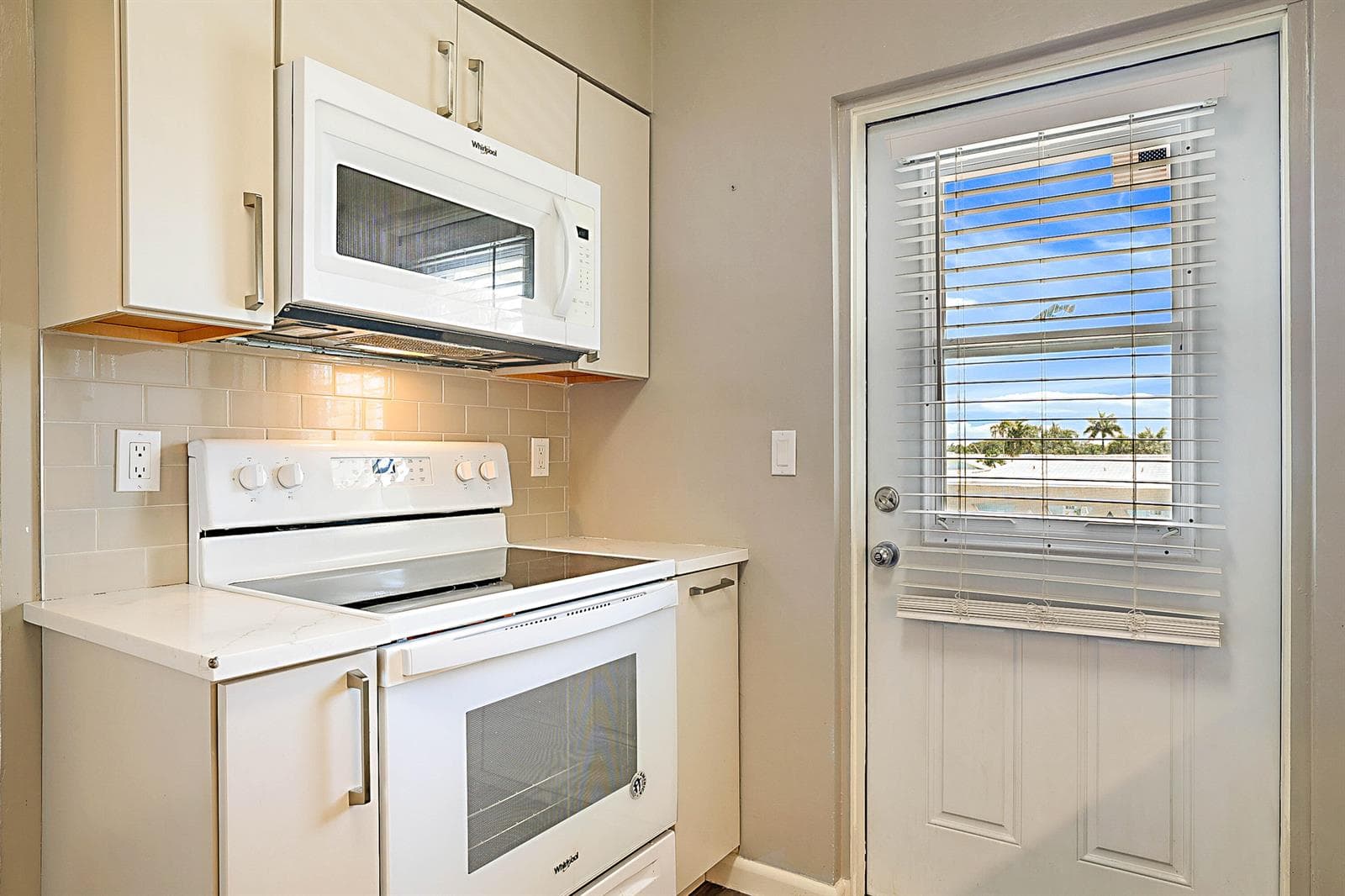 230 N Federal Highway 305 photo 15