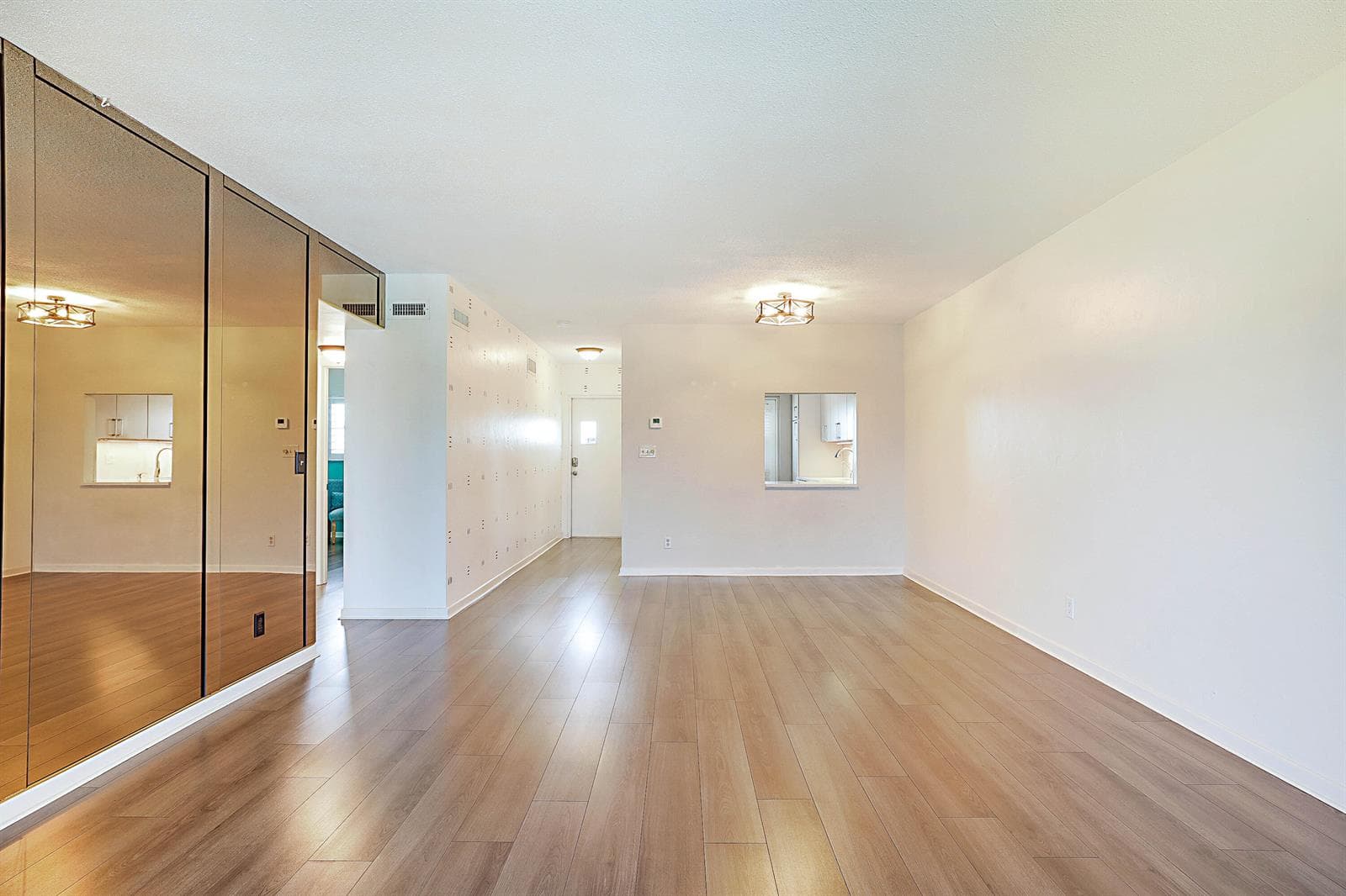 230 N Federal Highway 305 photo 8