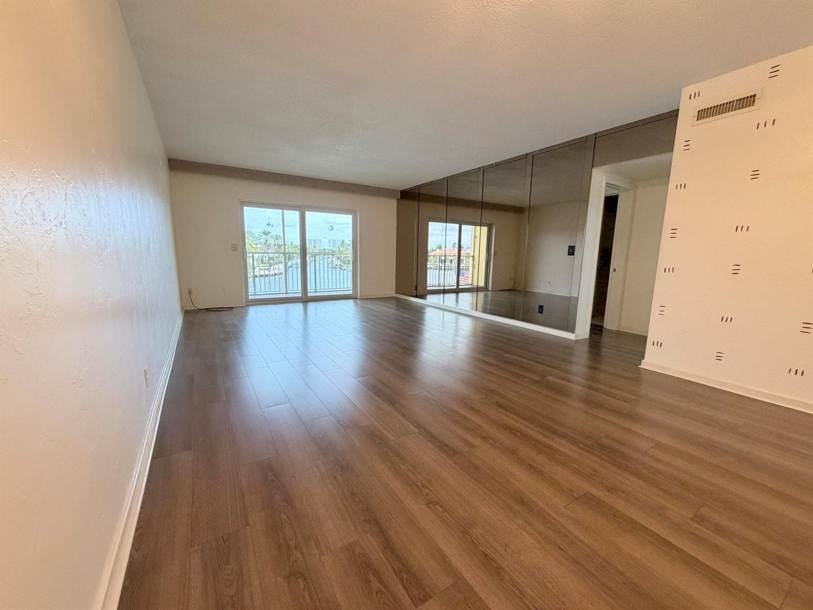 230 N Federal Highway 305 photo 8