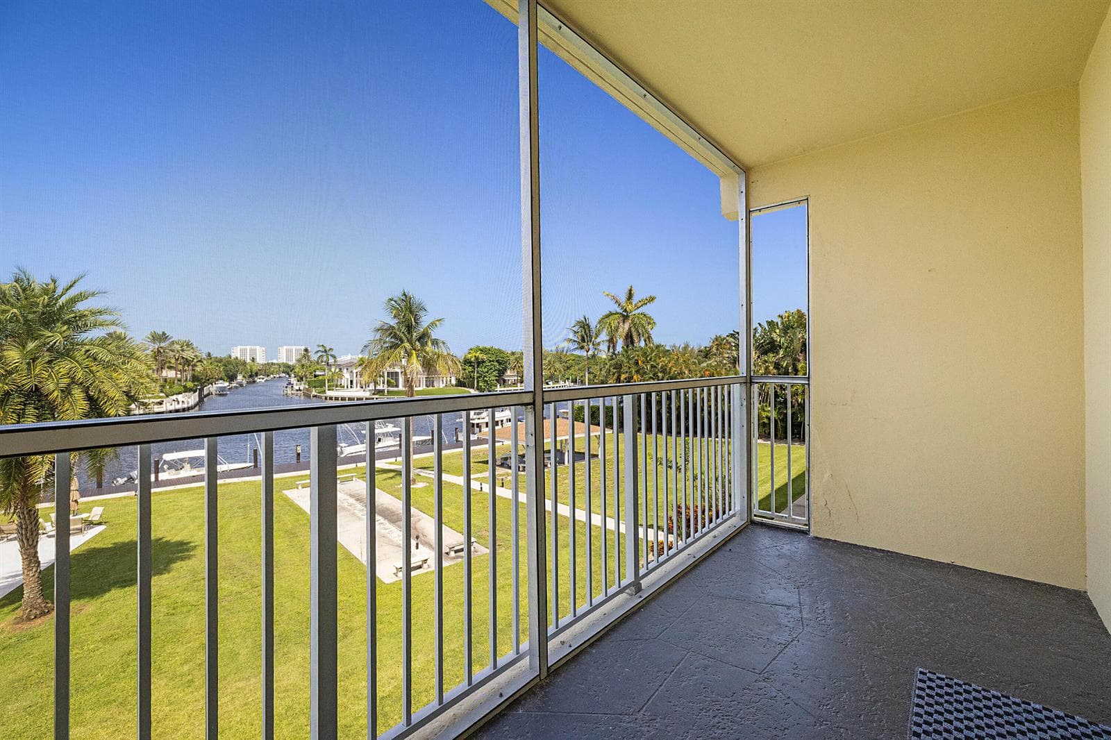 230 N Federal Highway 305 photo 25