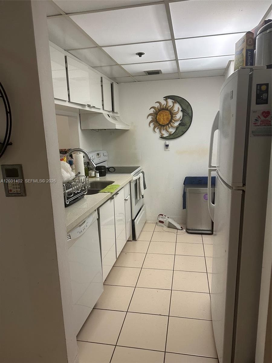7601 E Treasure Dr 610 photo 6