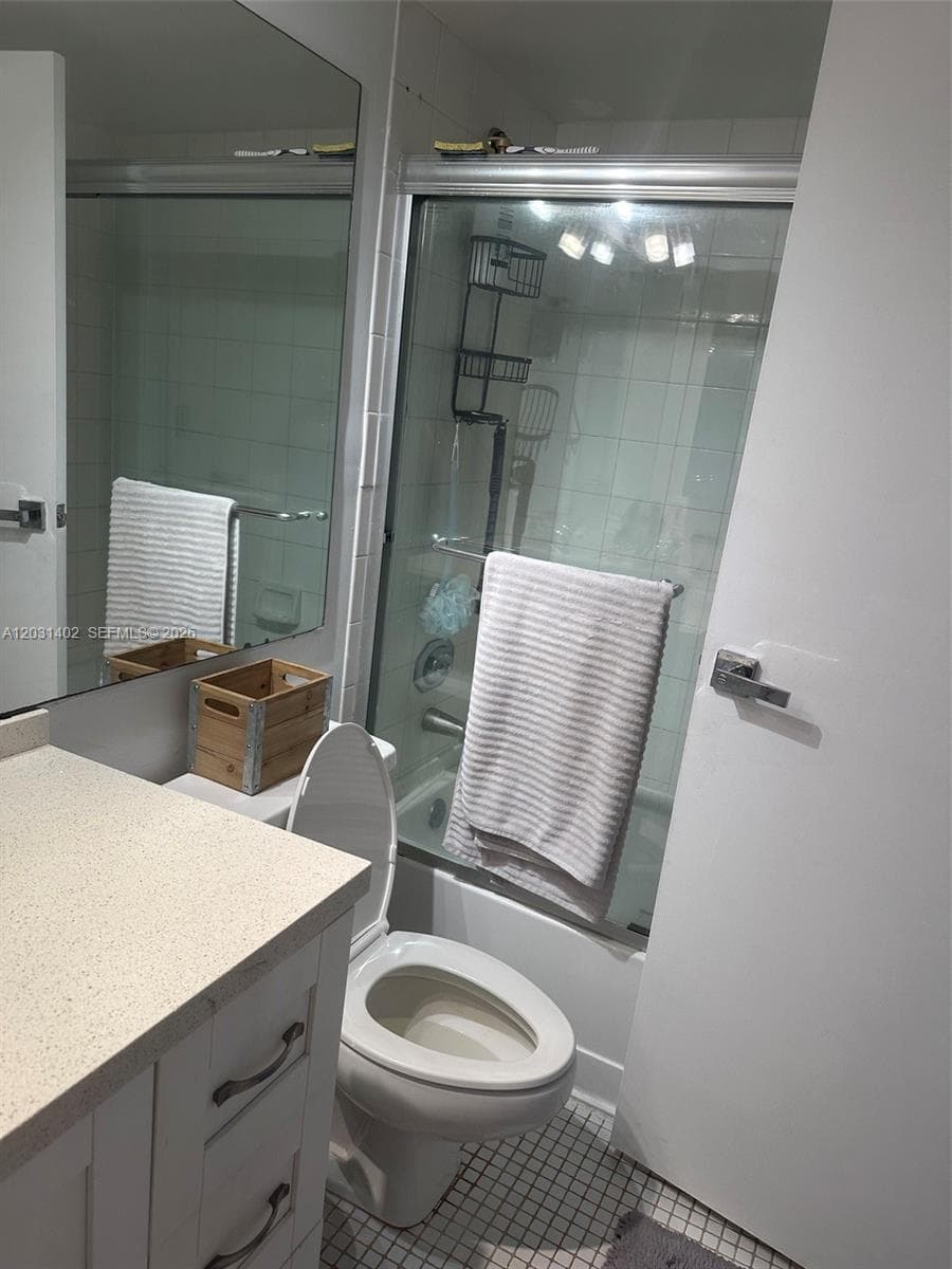 7601 E Treasure Dr 610 photo 5
