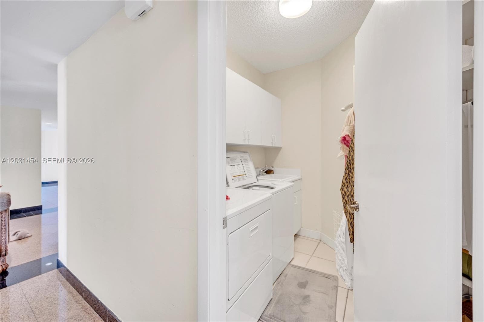 2000 Island Blvd 806 photo 24