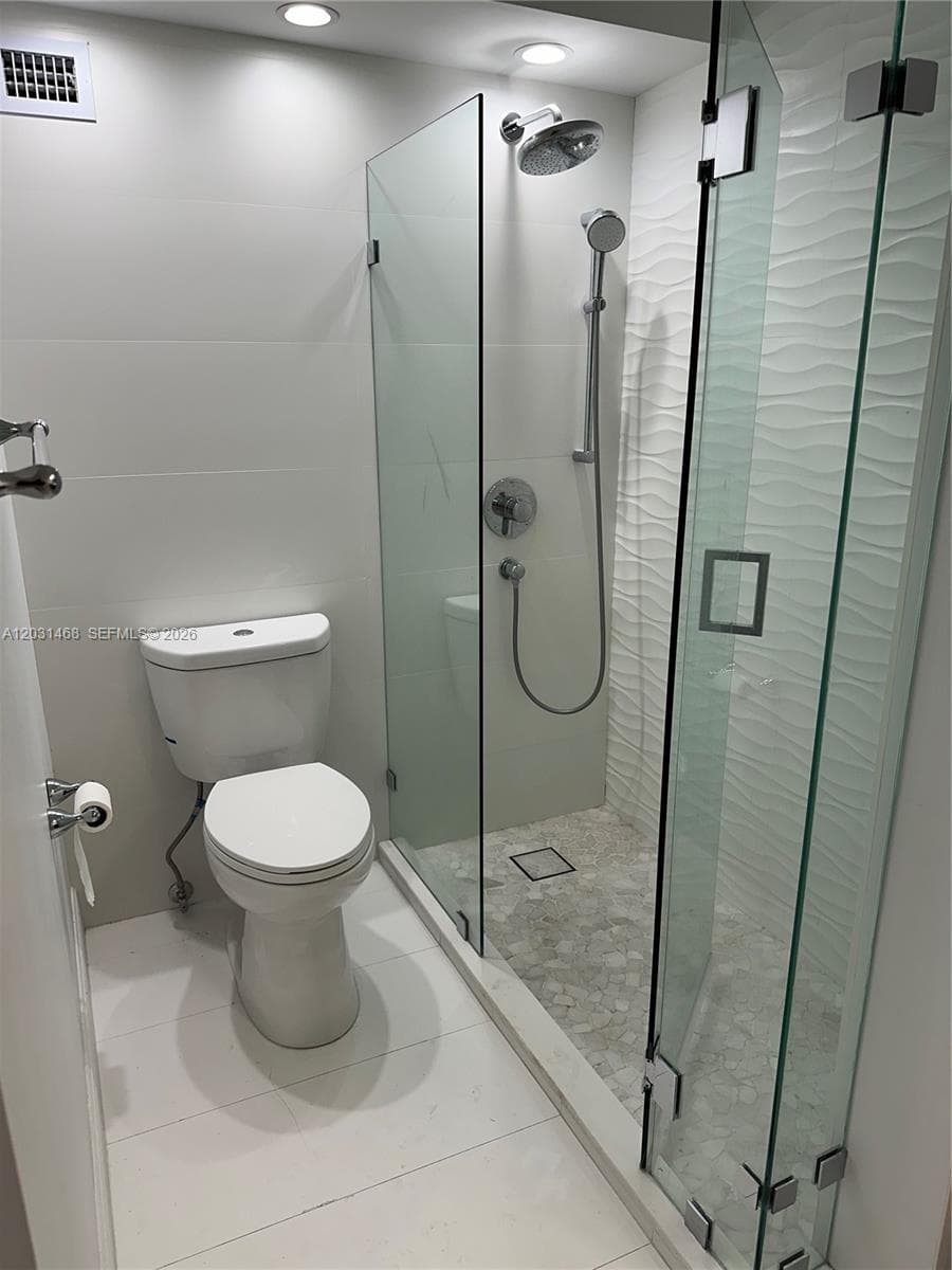 6039 Collins Ave 728 photo 16