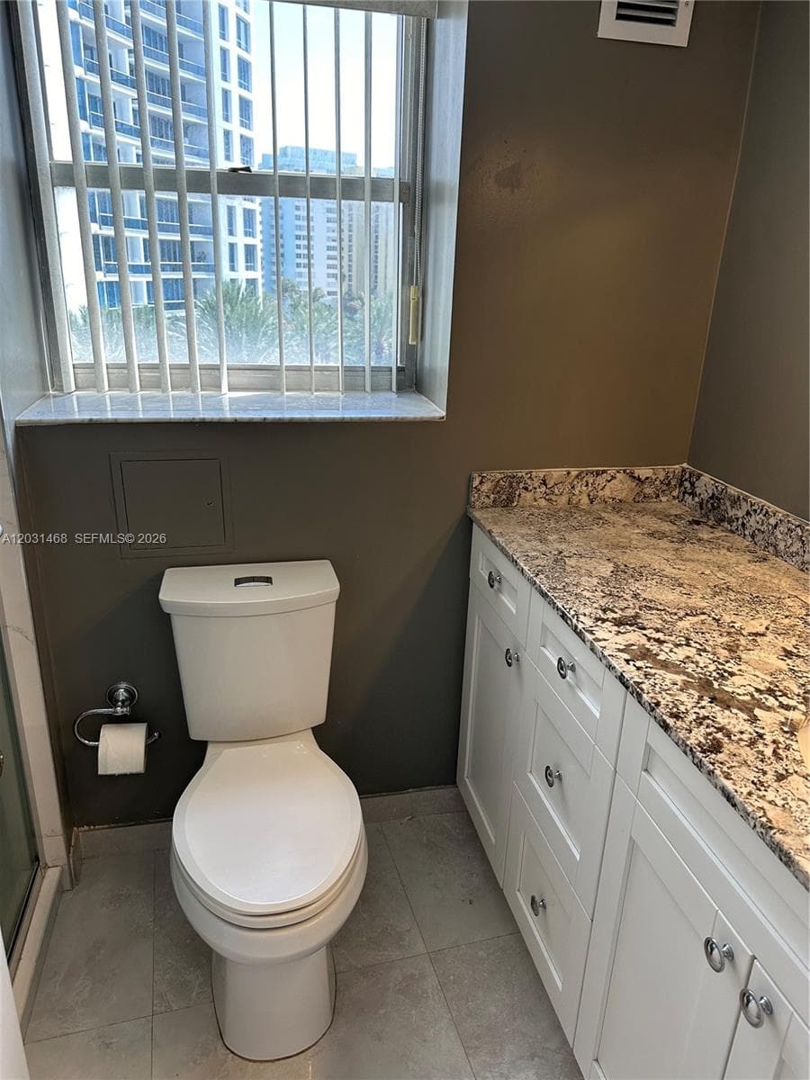 6039 Collins Ave 728 photo 10