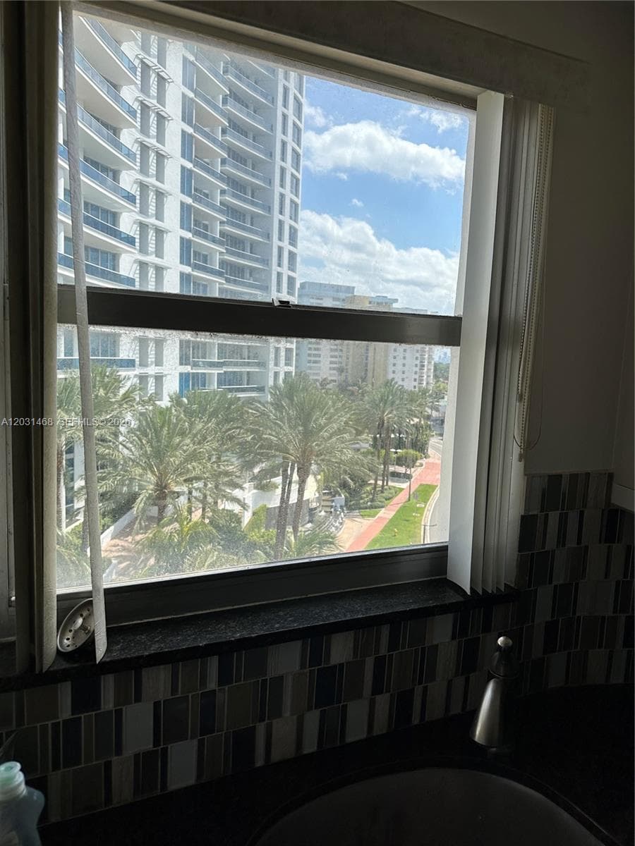 6039 Collins Ave 728 photo 4