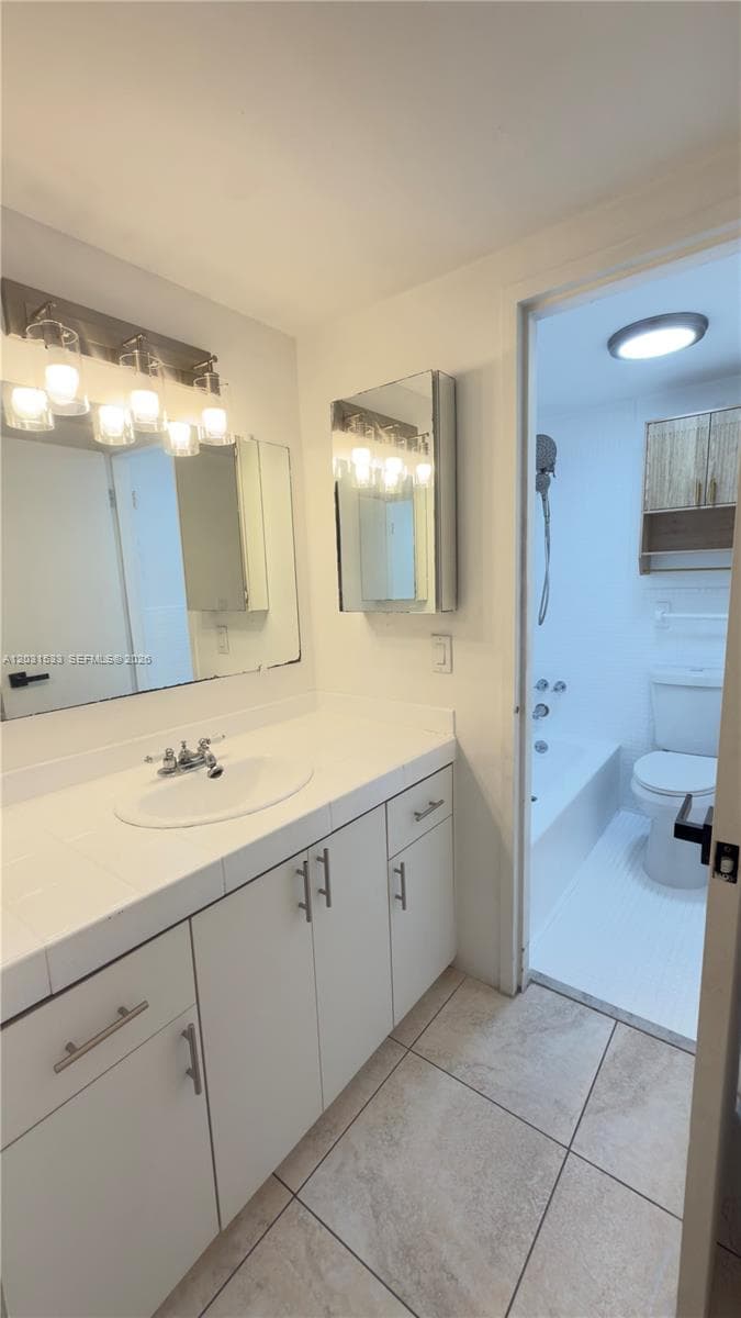 3660 NE 166th St 805 photo 16