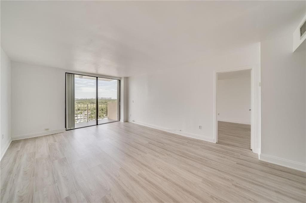 2350 NE 135th Street 1212 photo 4