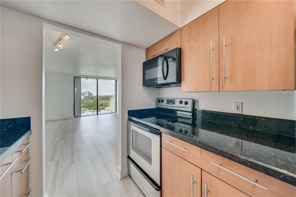 2350 NE 135th Street 1212 photo 8